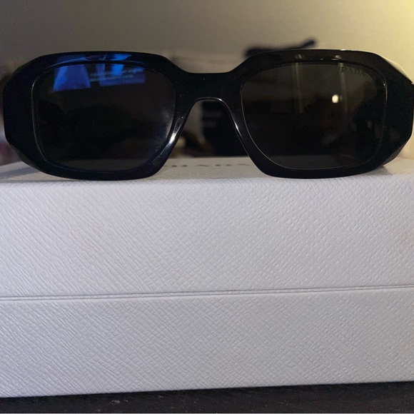 Prada sunglasses - Picture 8 of 12